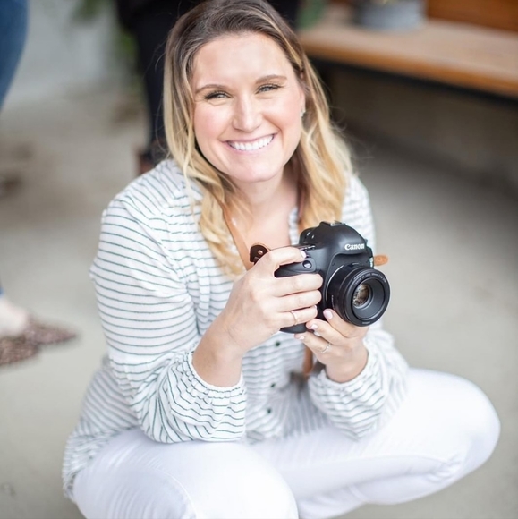 Meet your Posher, Amanda - Picture 2 of 2